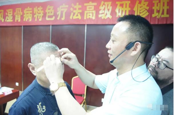 北京刘吉领新一针疗法技术培训 现场一对一指导教学