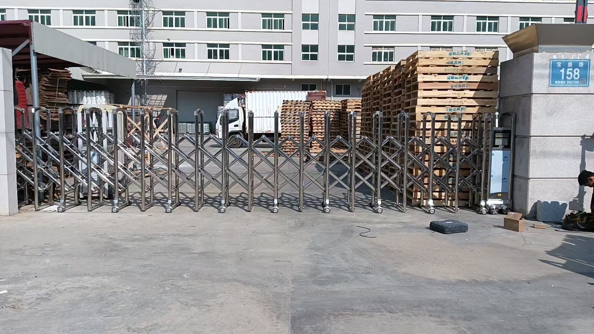  泉州电动伸缩门安装维修/伸缩门值销/泉州摇控电动门