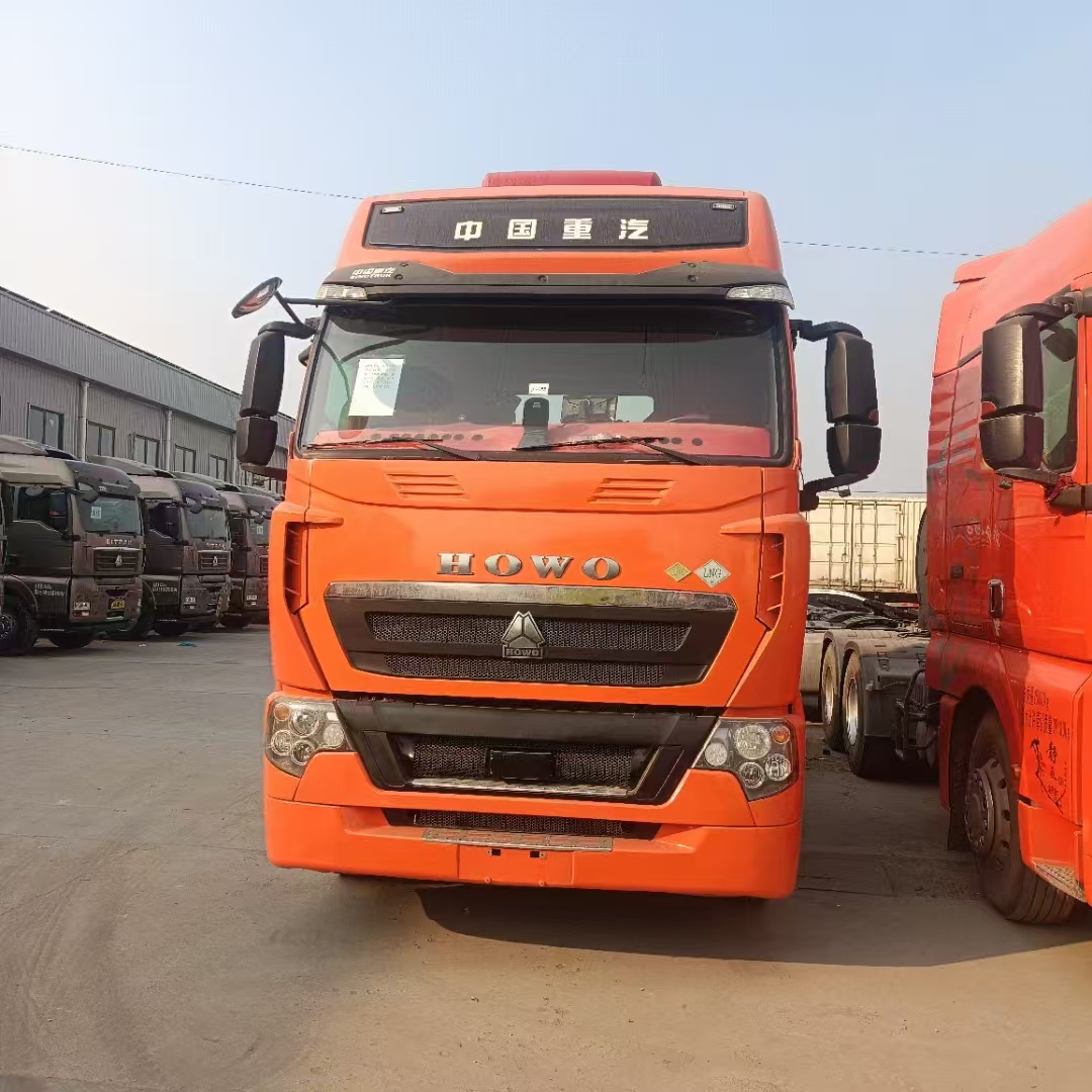 LNG欧曼燃气牵引车 价格很便宜废铁价 豪沃LNG燃气车头