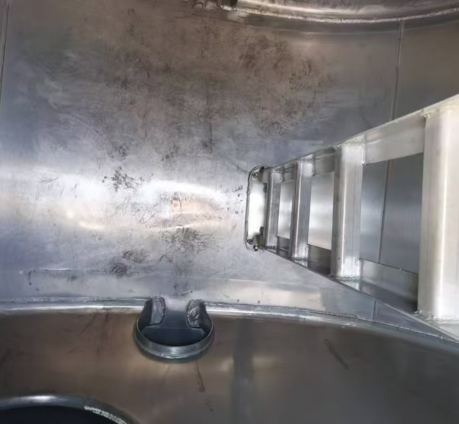 三类危险品槽罐半挂车 中集普货槽罐半挂车