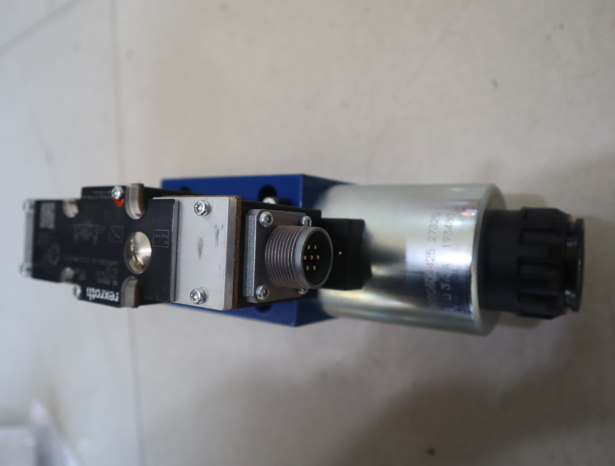 R900949757 4WRAE10W1-60-2X/G24N9K31/F1V 力士乐REXROTH比例阀