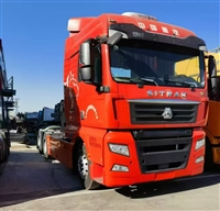 解放LNG燃气库存牵引车 国六排放13-15升发动机 零首付