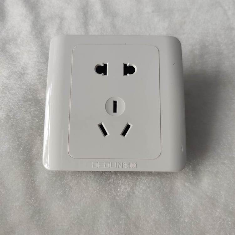 墙壁开关 86型 德顿B6系列 二三极五孔暗装插座