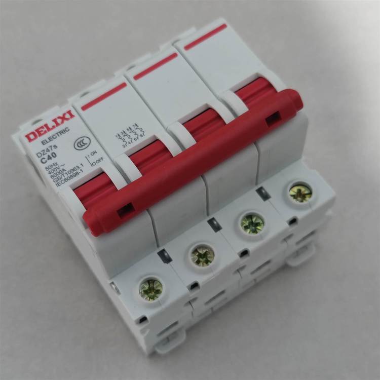 德力西断路器 小型家用终端配电箱轨道式开关DZ47S 4P C32