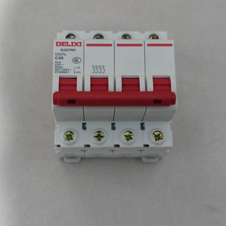 德力西断路器 小型家用空气开关DZ47S 4P C40 家庭终端入户配电箱