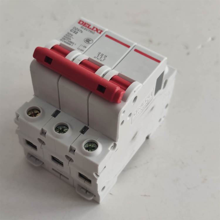 德力西小型断路器DZ47S C32 3P 低压微型轨道式开关 家用强电配电箱