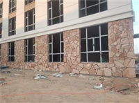 通道墙面 粉砂岩碎拼石 粉红色蘑菇石 天然乱形石片厂家