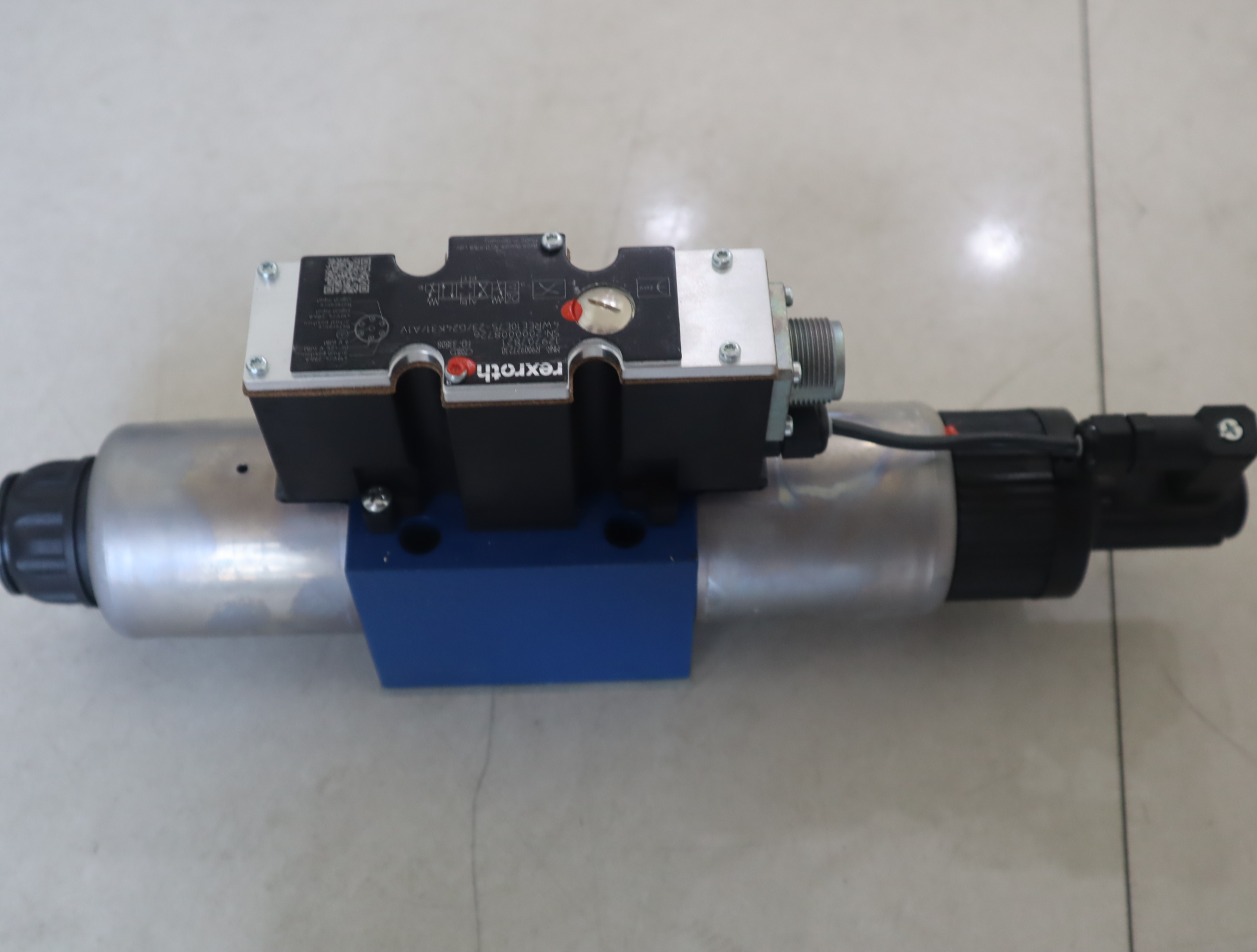 R900927230 4WREE10E75-23/G24K31/A1V 德国力士乐REXROTH比例阀