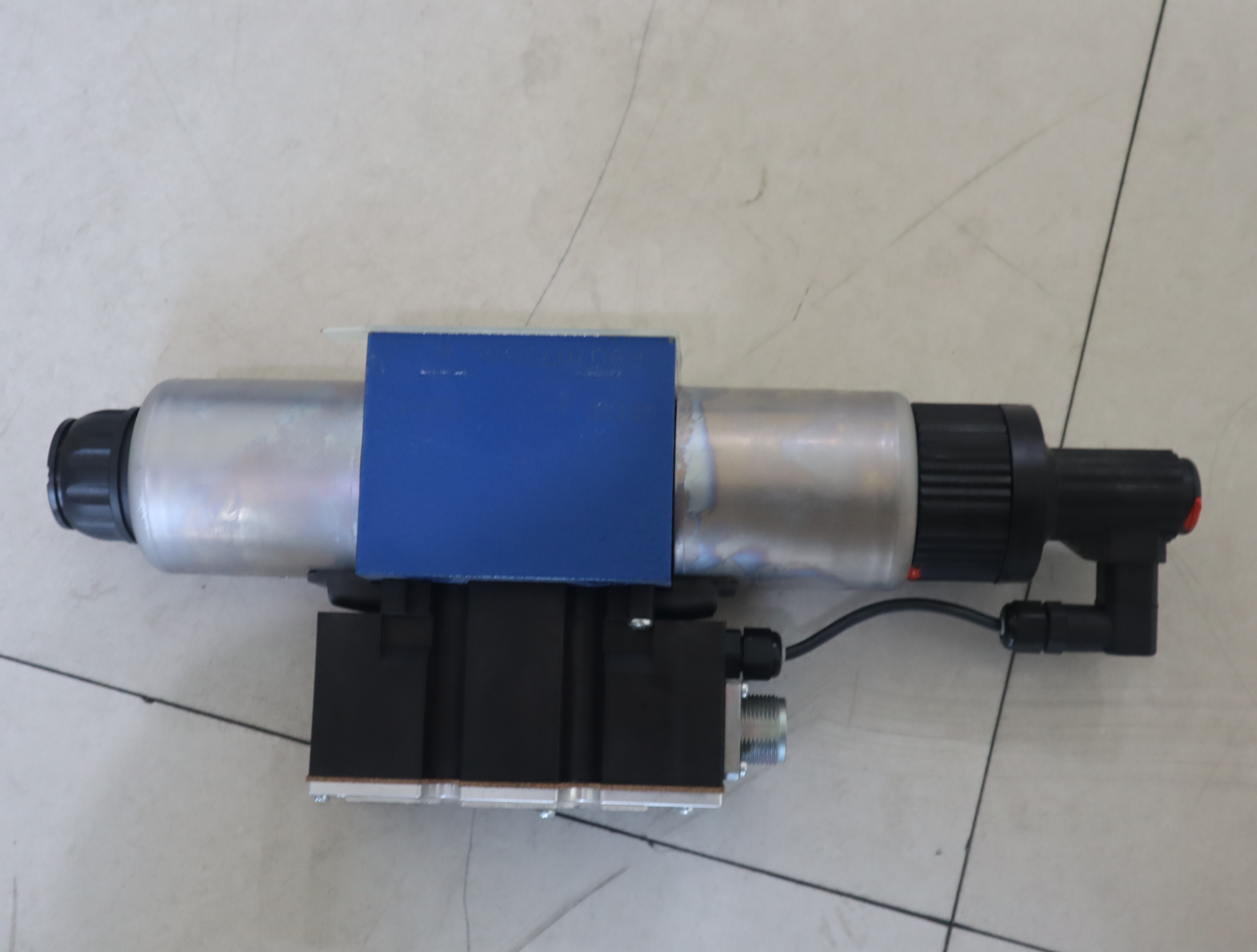 R900927230 4WREE10E75-23/G24K31/A1V 德国力士乐REXROTH比例阀