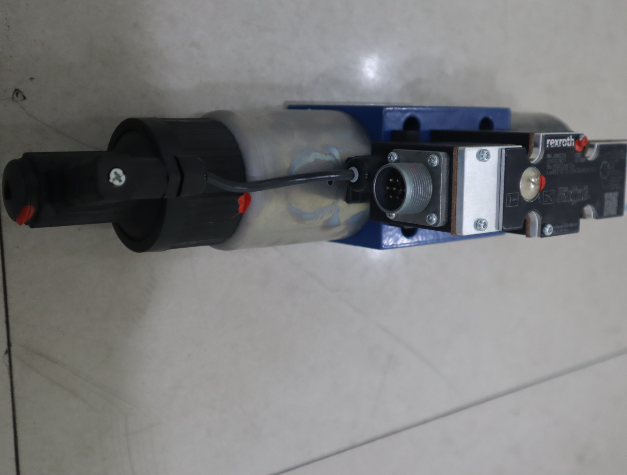 R900927230 4WREE10E75-23/G24K31/A1V 德国力士乐REXROTH比例阀