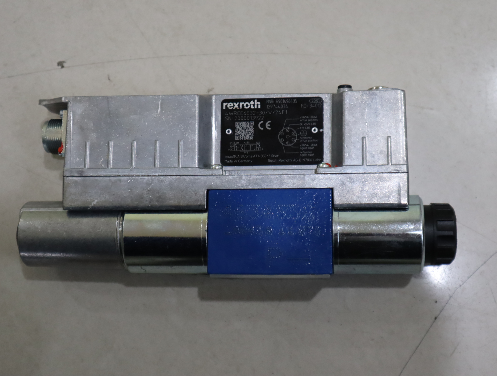 R901496435 4WREE6E32-3X/V/24F1 德国力士乐REXROTH比例阀