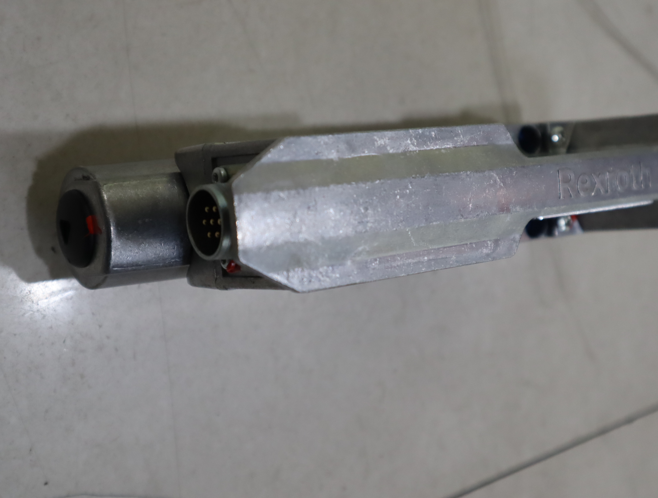 R901496435 4WREE6E32-3X/V/24F1 德国力士乐REXROTH比例阀