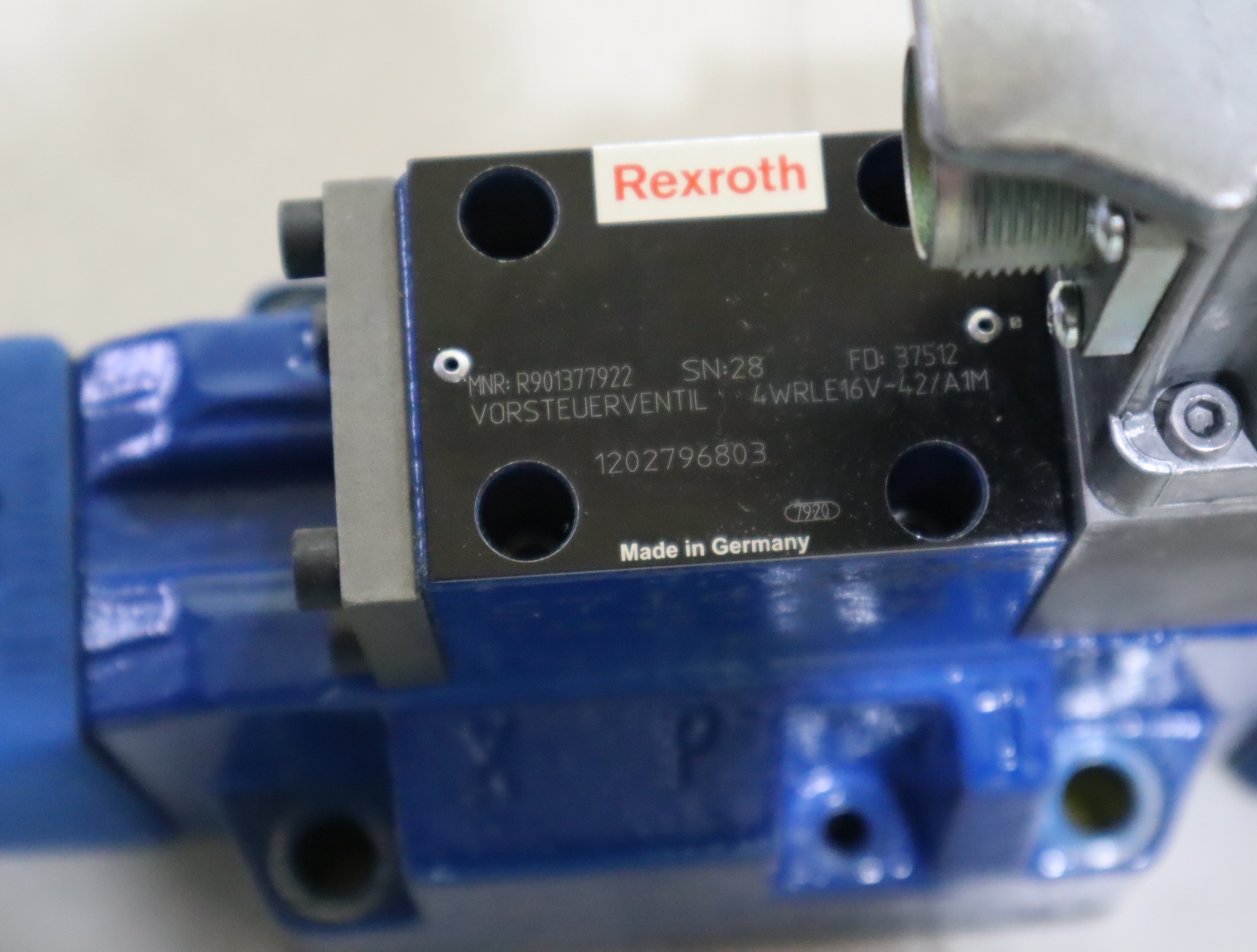 R901377922 4WRLE16V-42/A1M 德国力士乐REXROTH比例阀