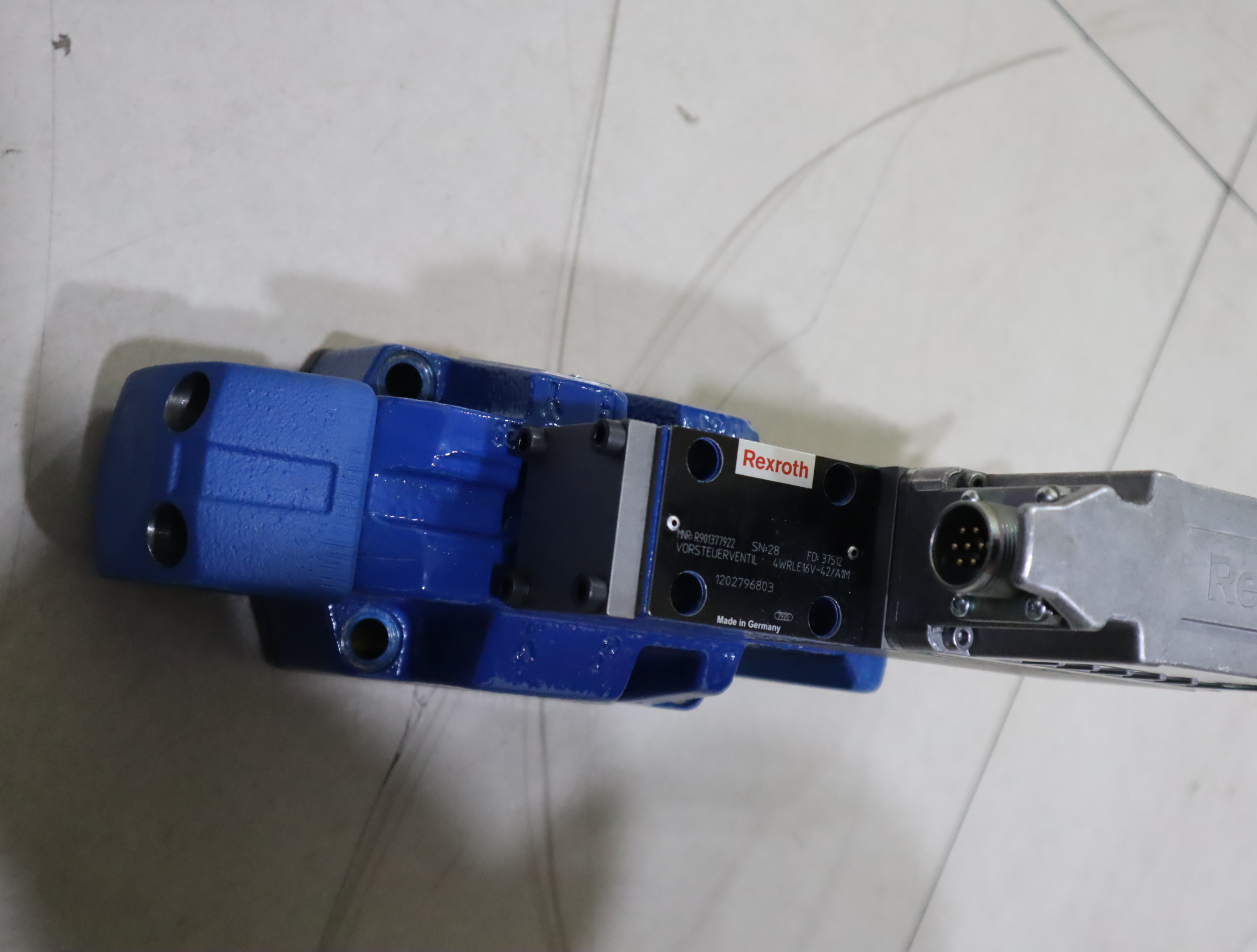 R901377922 4WRLE16V-42/A1M 德国力士乐REXROTH比例阀