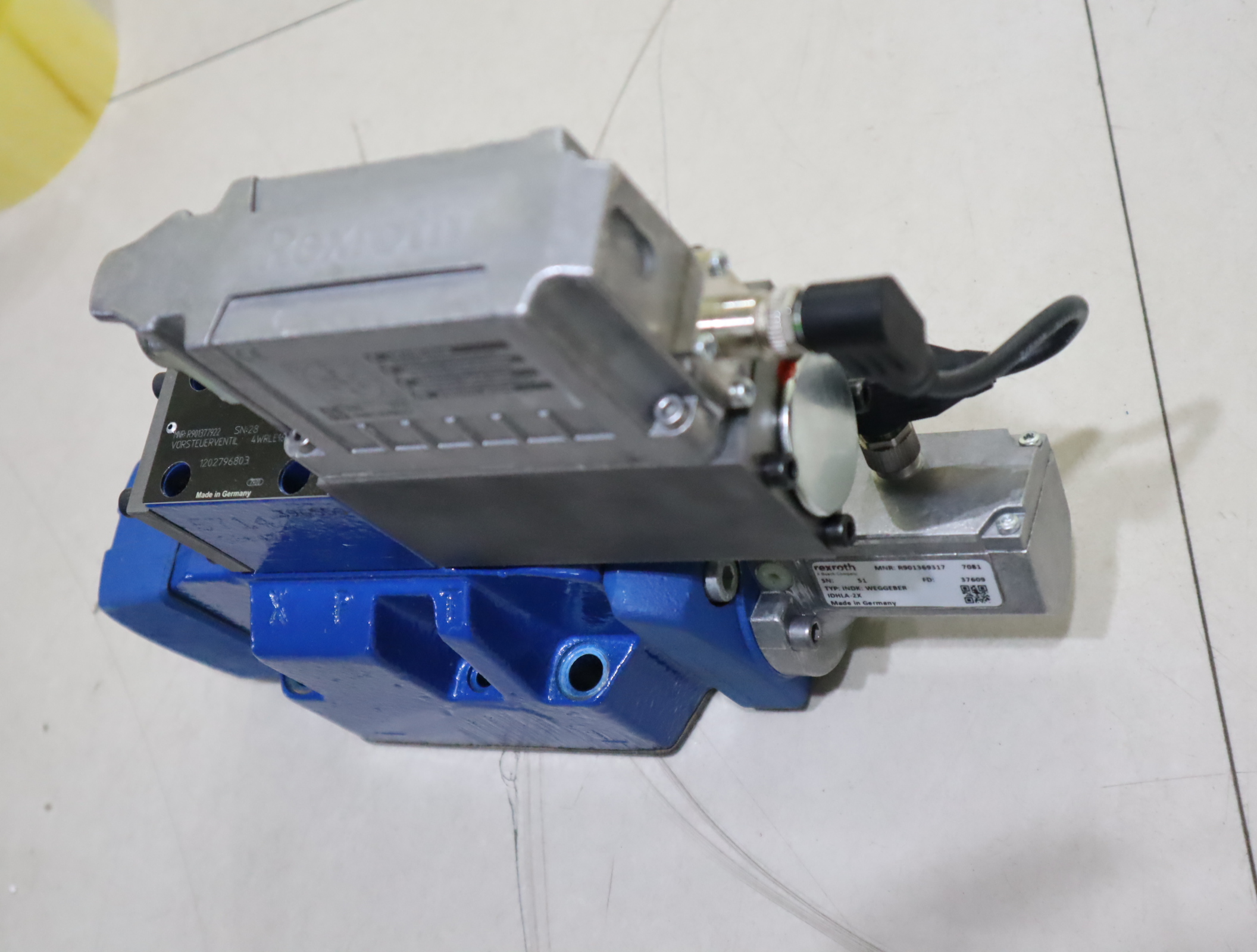 R901377922 4WRLE16V-42/A1M 德国力士乐REXROTH比例阀