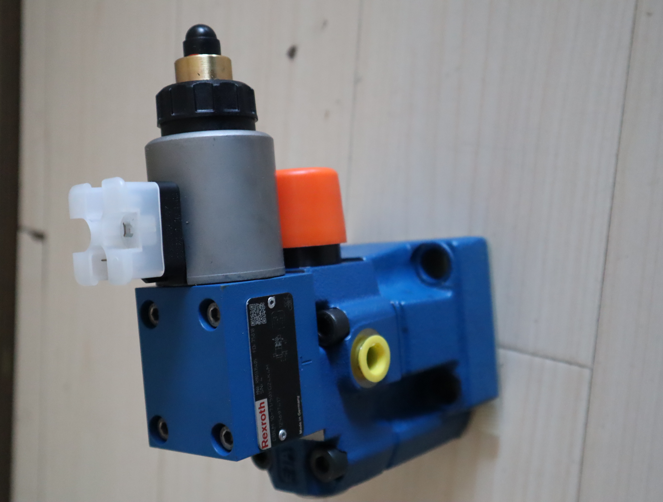 R901335405 DBEM10-71/50YG24K4M 德国力士乐REXROTH比例溢流阀