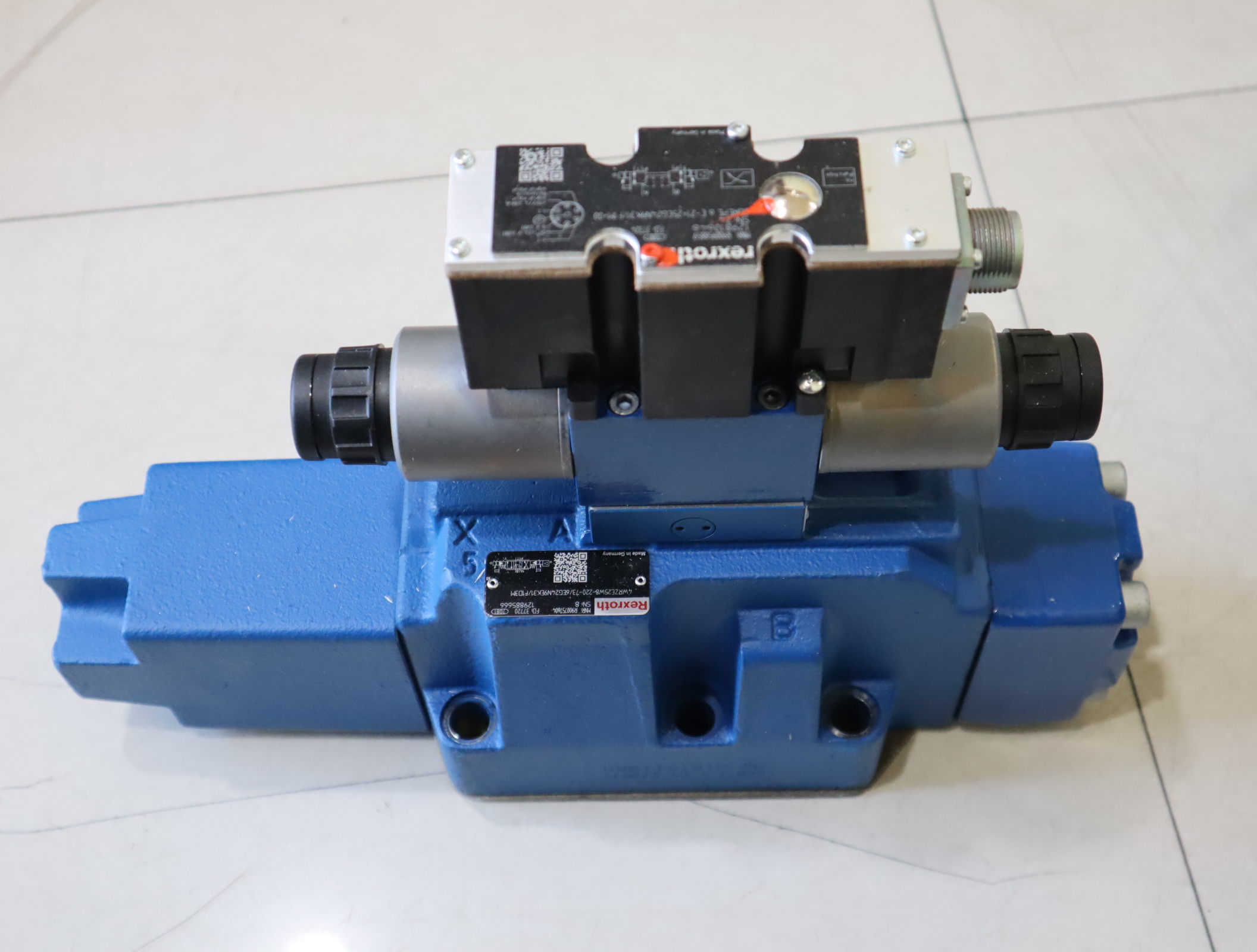 R900757604 4WRZE25W8-220-73/6EG24N9EK31/F1D3M 力士乐REXROTH阀