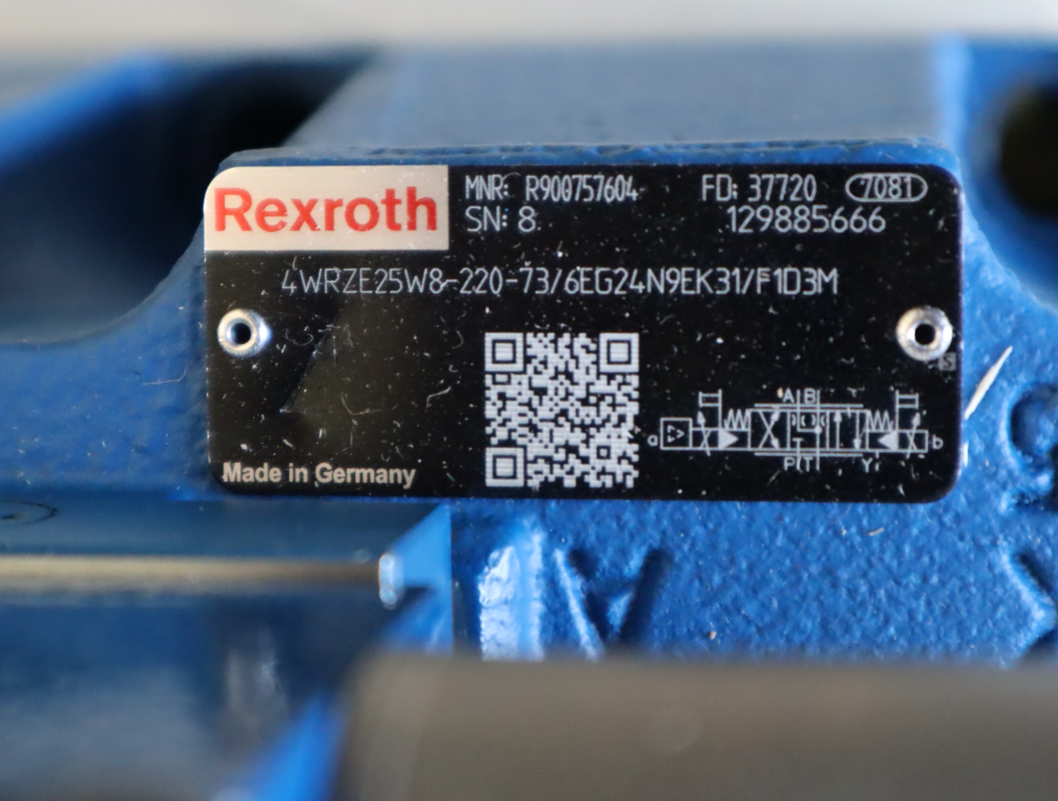 R900757604 4WRZE25W8-220-73/6EG24N9EK31/F1D3M 力士乐REXROTH阀