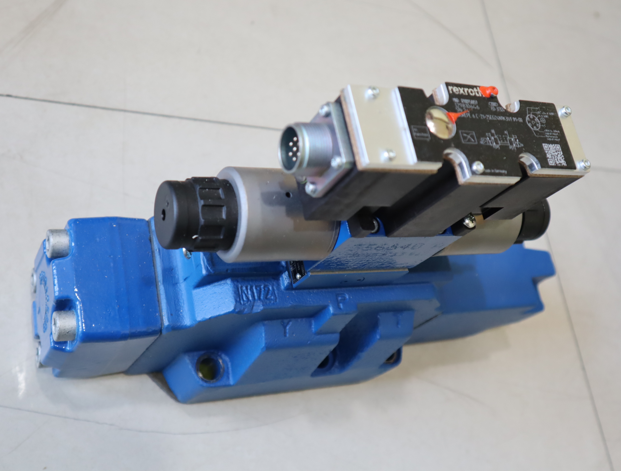 R900757604 4WRZE25W8-220-73/6EG24N9EK31/F1D3M 力士乐REXROTH阀