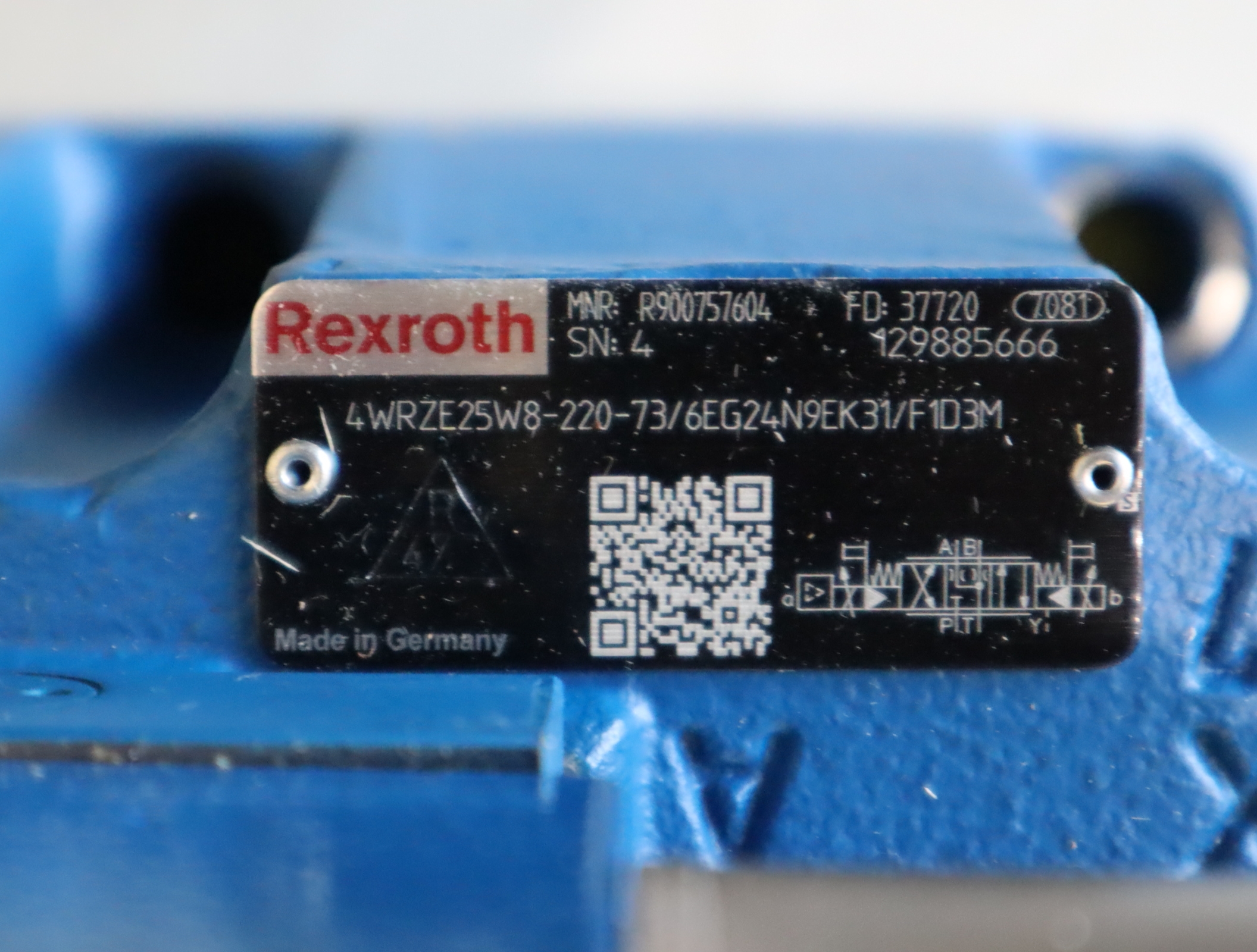 R900757604 4WRZE25W8-220-73/6EG24N9EK31/F1D3M 力士乐REXROTH阀