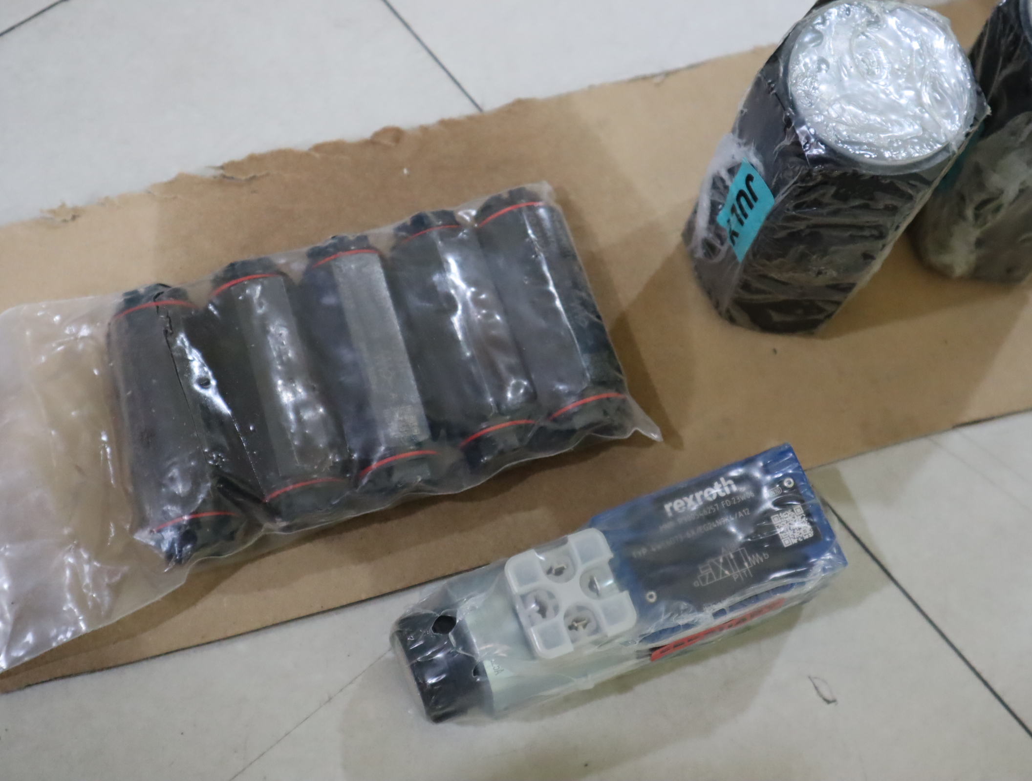 R900546257 4WE6D73-6X/EG24N9K4/A12 德国力士乐REXROTH电磁阀