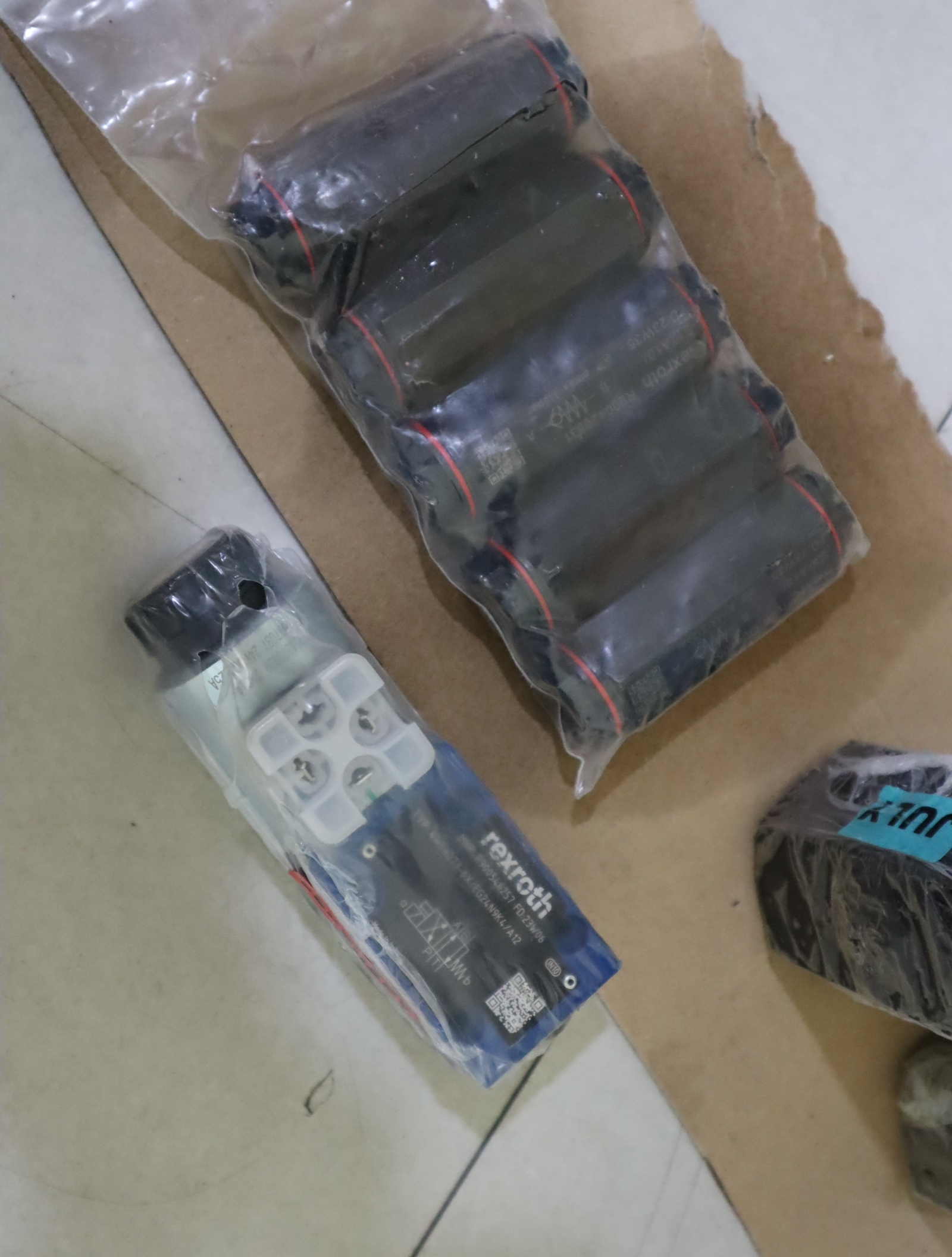 R900546257 4WE6D73-6X/EG24N9K4/A12 德国力士乐REXROTH电磁阀