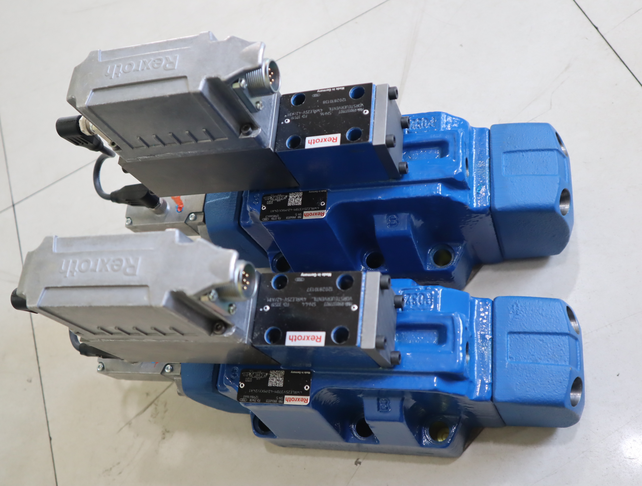 R901401731 4WRLE25V370M-4X/MXY/24A1 德国力士乐REXROTH比例阀