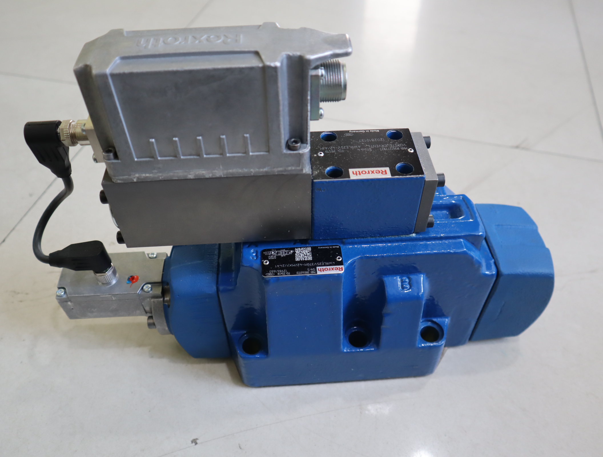 R901401731 4WRLE25V370M-4X/MXY/24A1 德国力士乐REXROTH比例阀