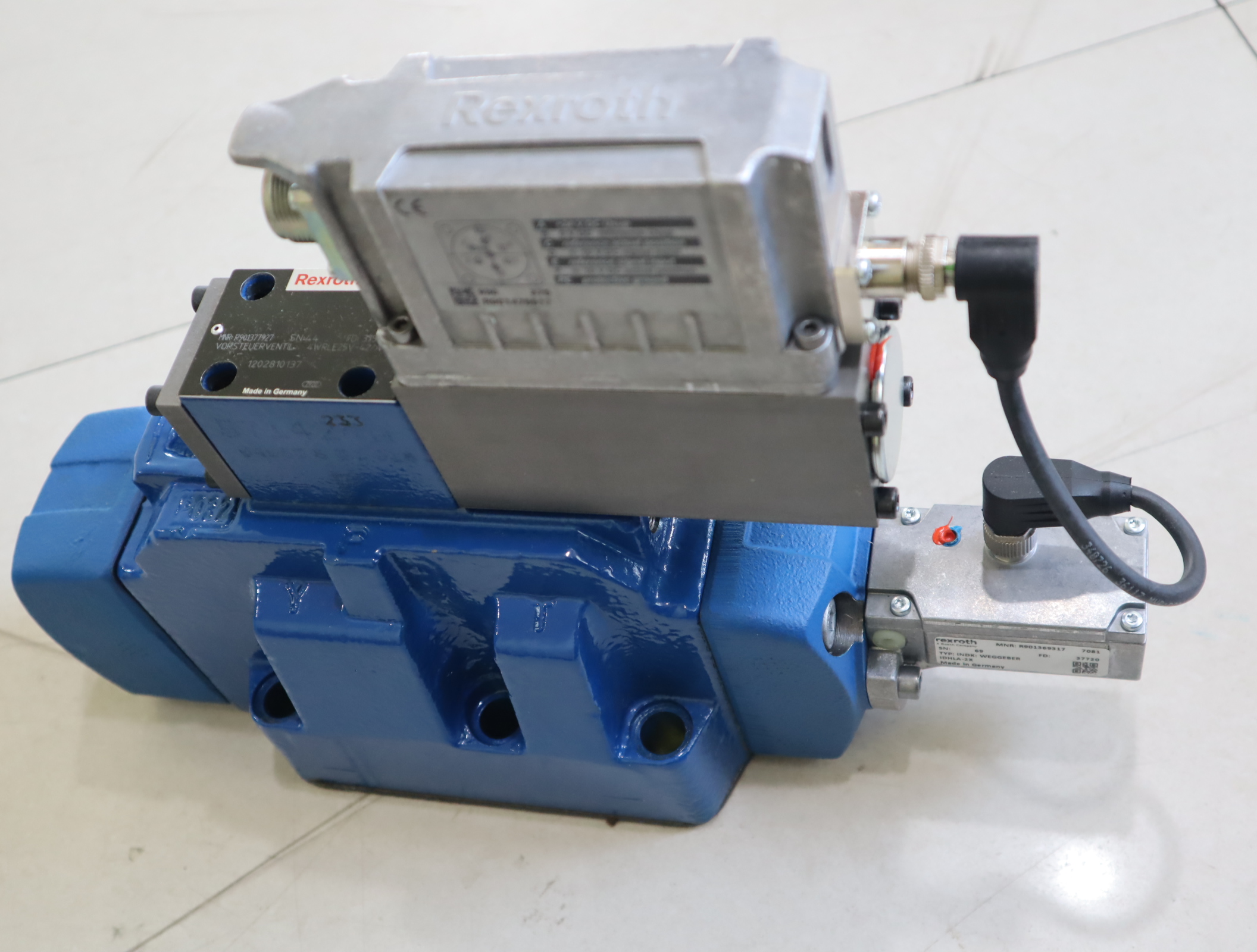 R901401731 4WRLE25V370M-4X/MXY/24A1 德国力士乐REXROTH比例阀