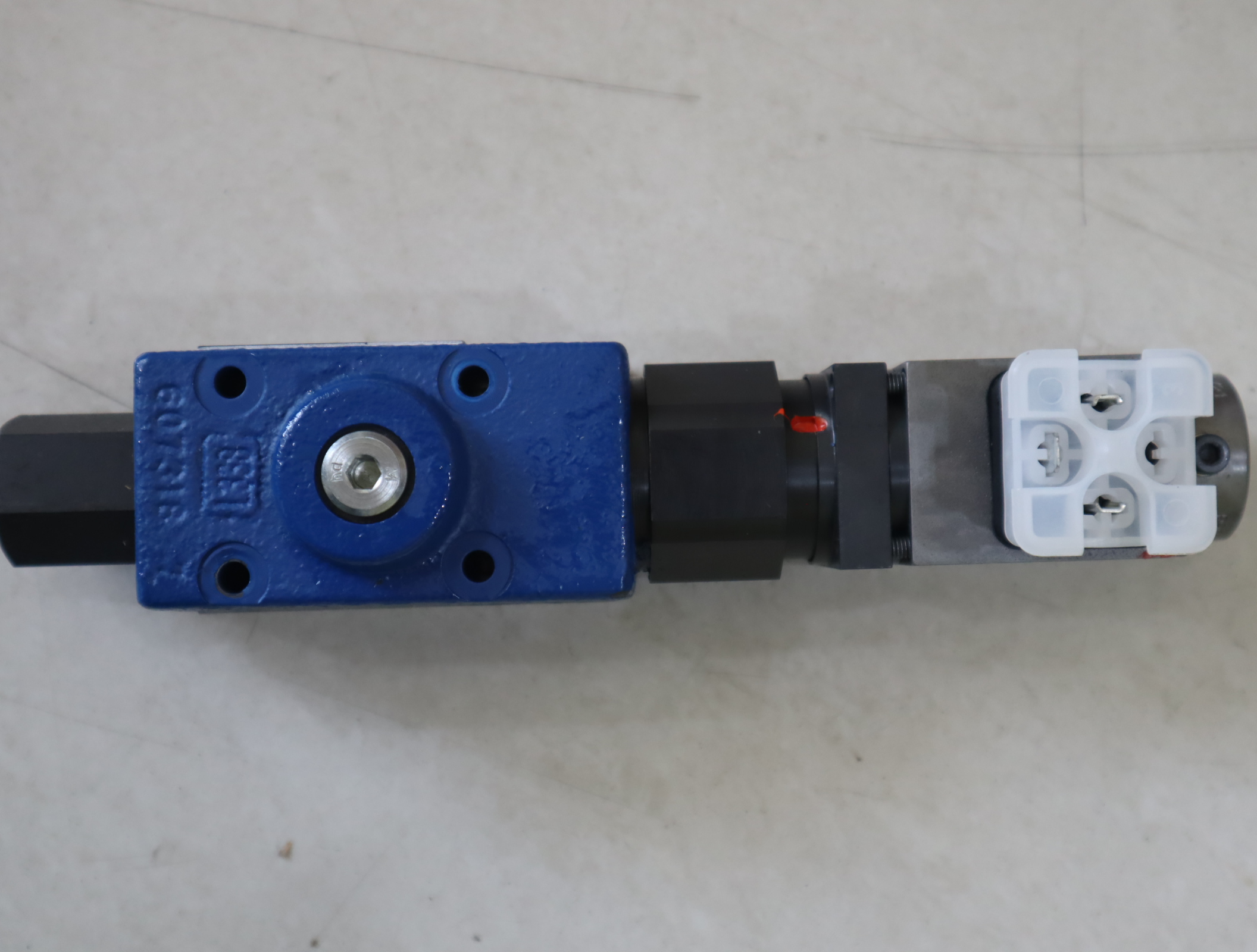 R900932943 DRE6-11/100MG24K4M 德国力士乐REXROTH比例减压阀