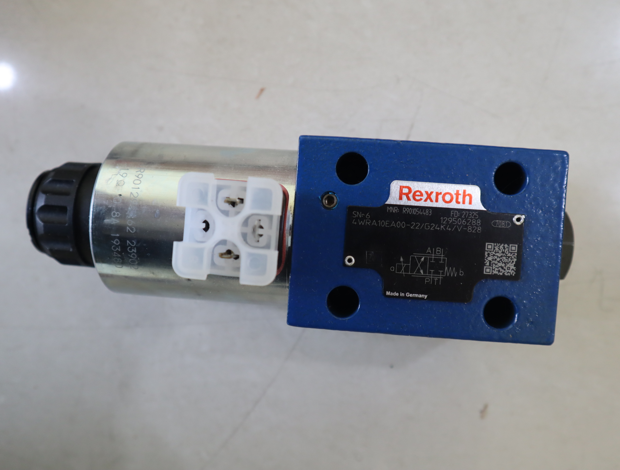 R901085669 4WRA10EA00-21/G24K4/V-872 德国力士乐REXROTH比例阀