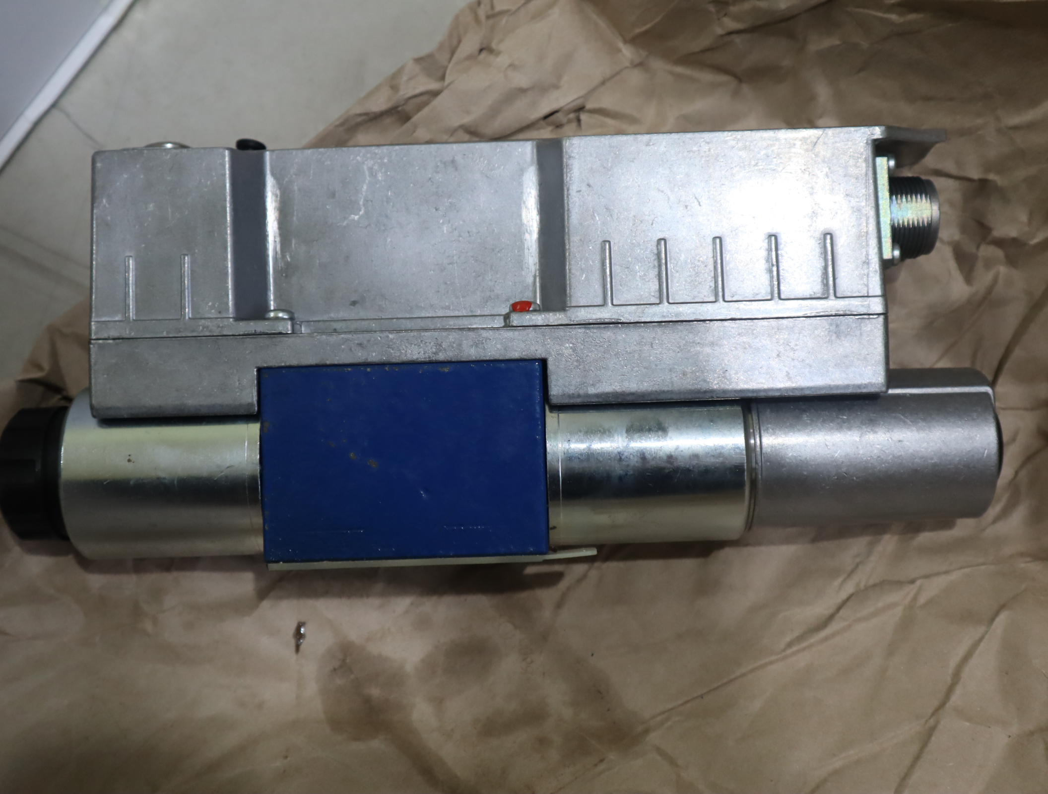 R901496448 4WREE6E1-32-31/V/24F1 德国力士乐REXROTH比例阀