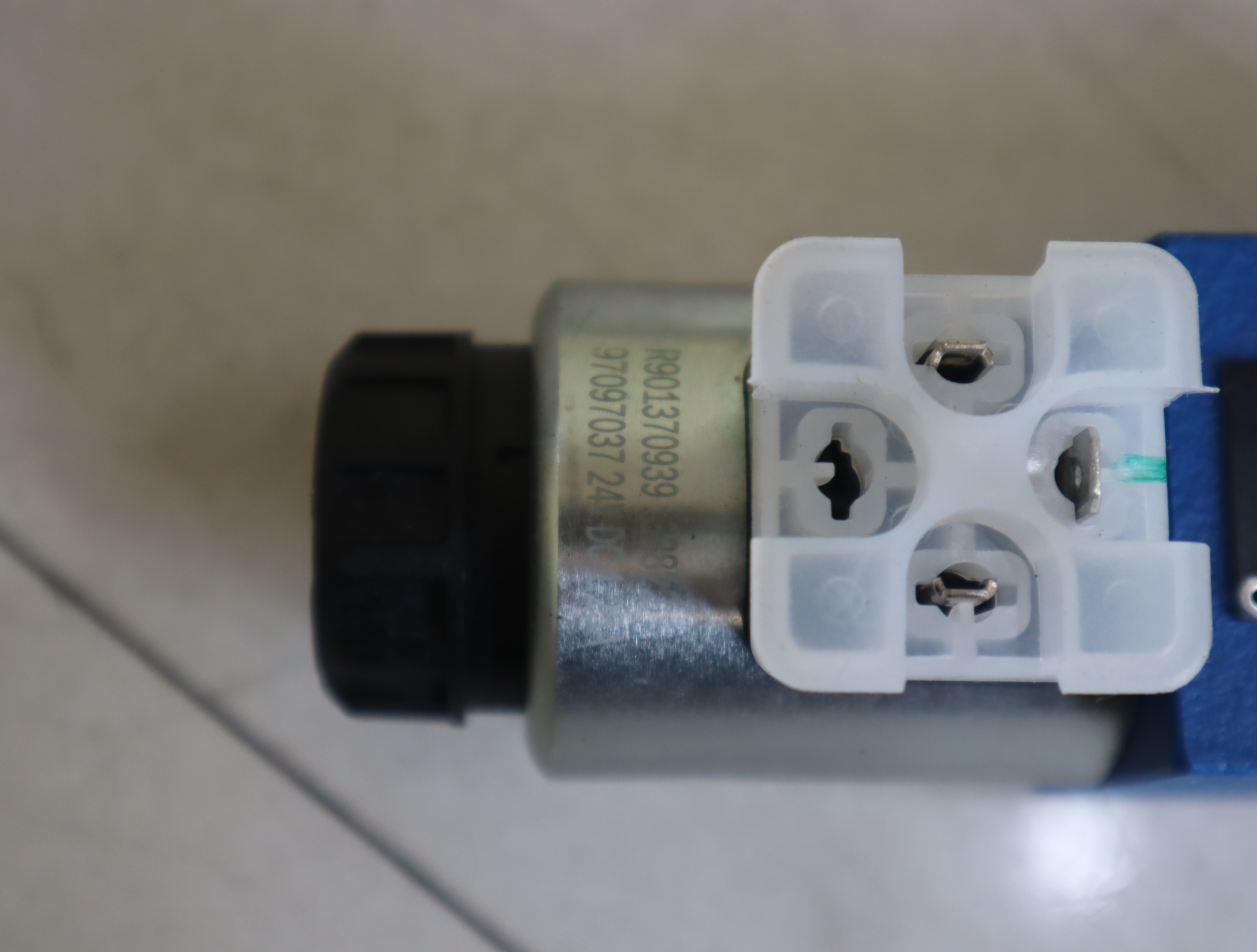 R900561278 4WE6E62/EG24N9K4 4WE6E6X/EG24N9K4 REXROTH电磁阀