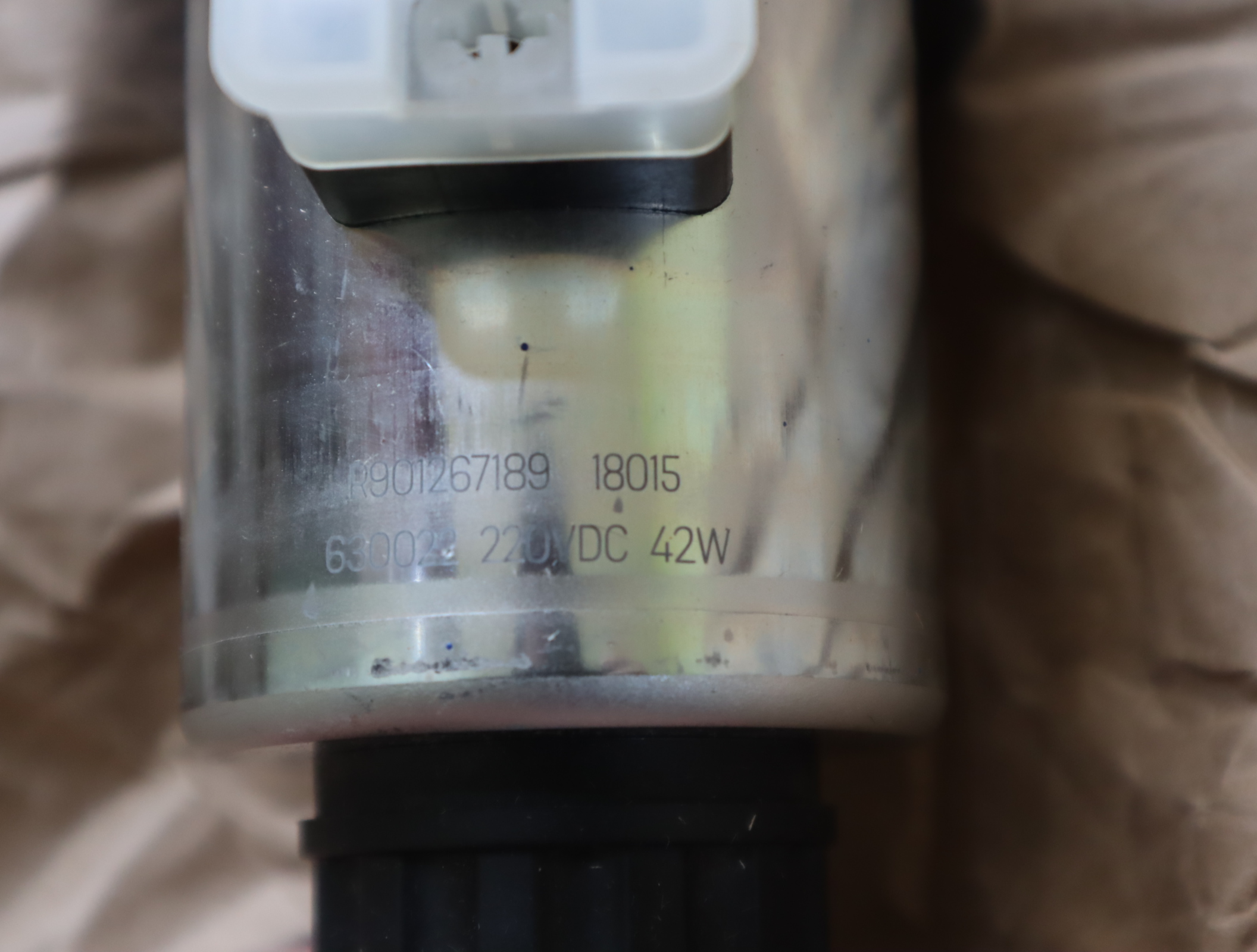 R901339383 4WE10D5X/EG220N9K4/M 德国力士乐REXROTH电磁阀