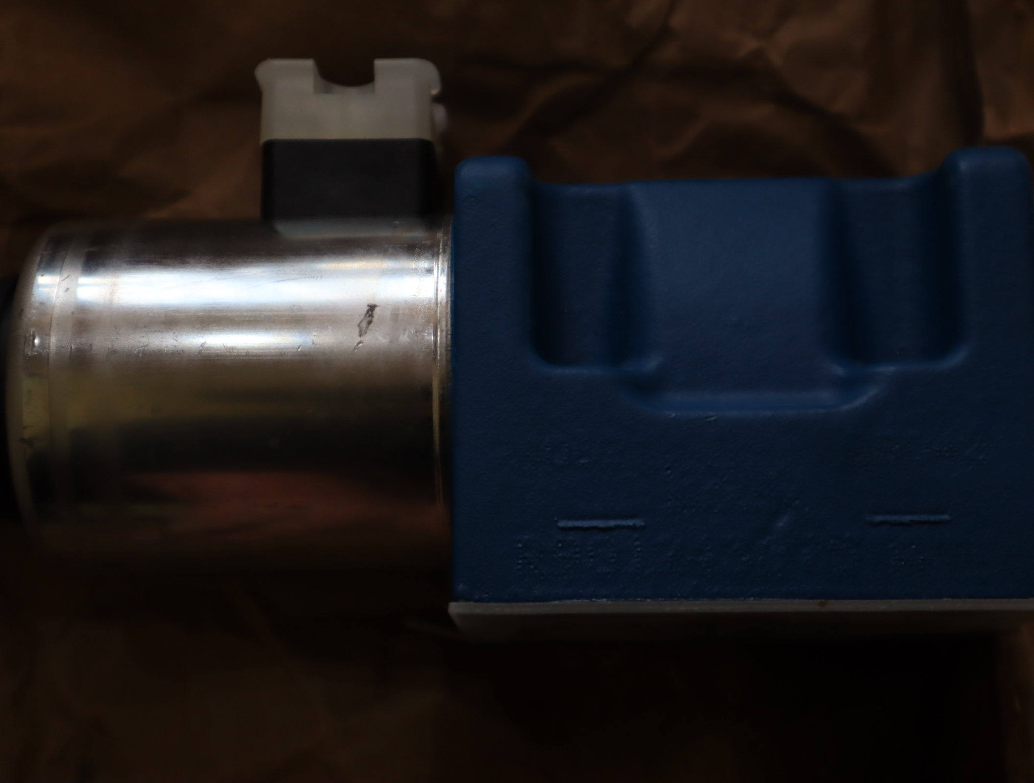 R901339383 4WE10D5X/EG220N9K4/M 德国力士乐REXROTH电磁阀