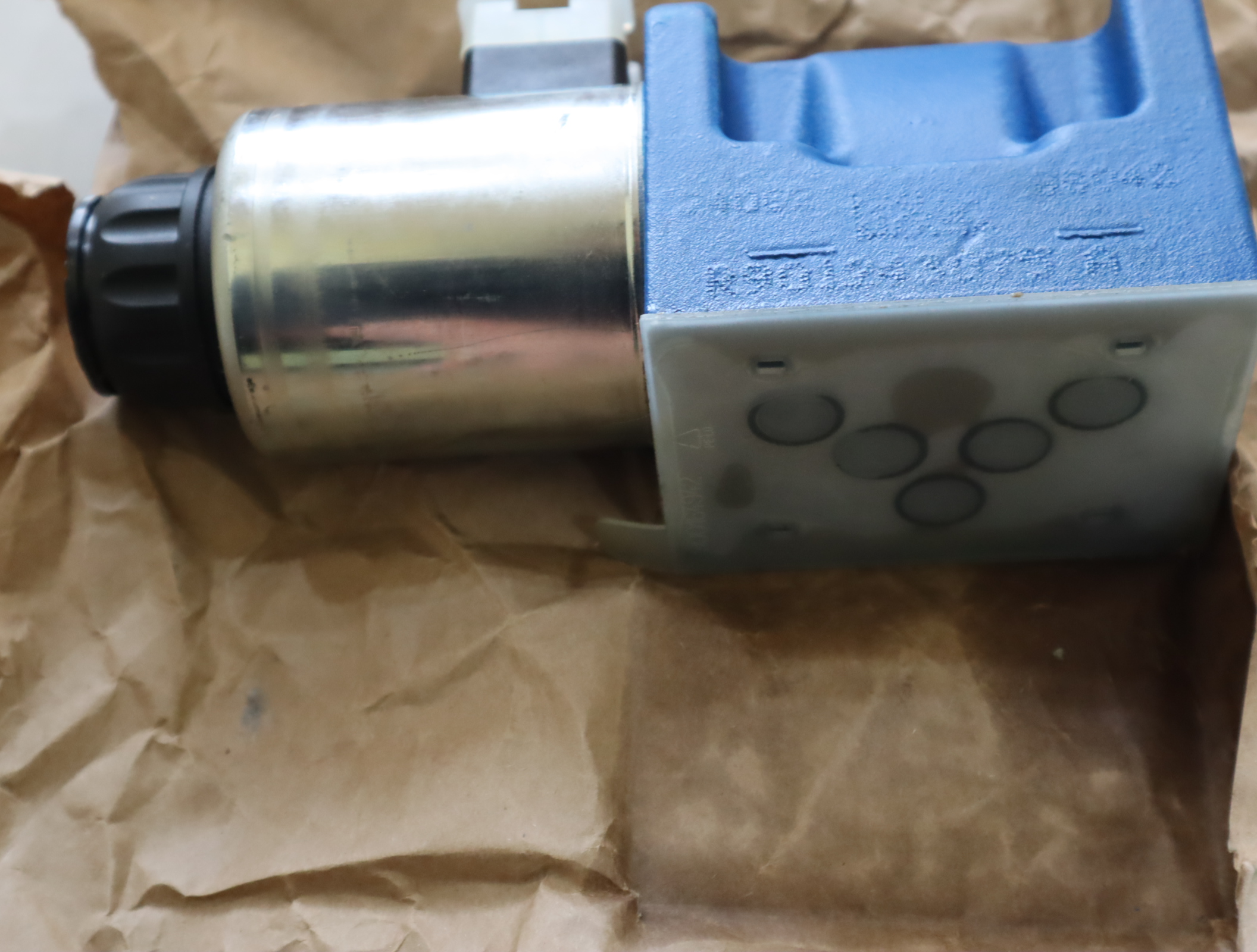 R901339383 4WE10D5X/EG220N9K4/M 德国力士乐REXROTH电磁阀