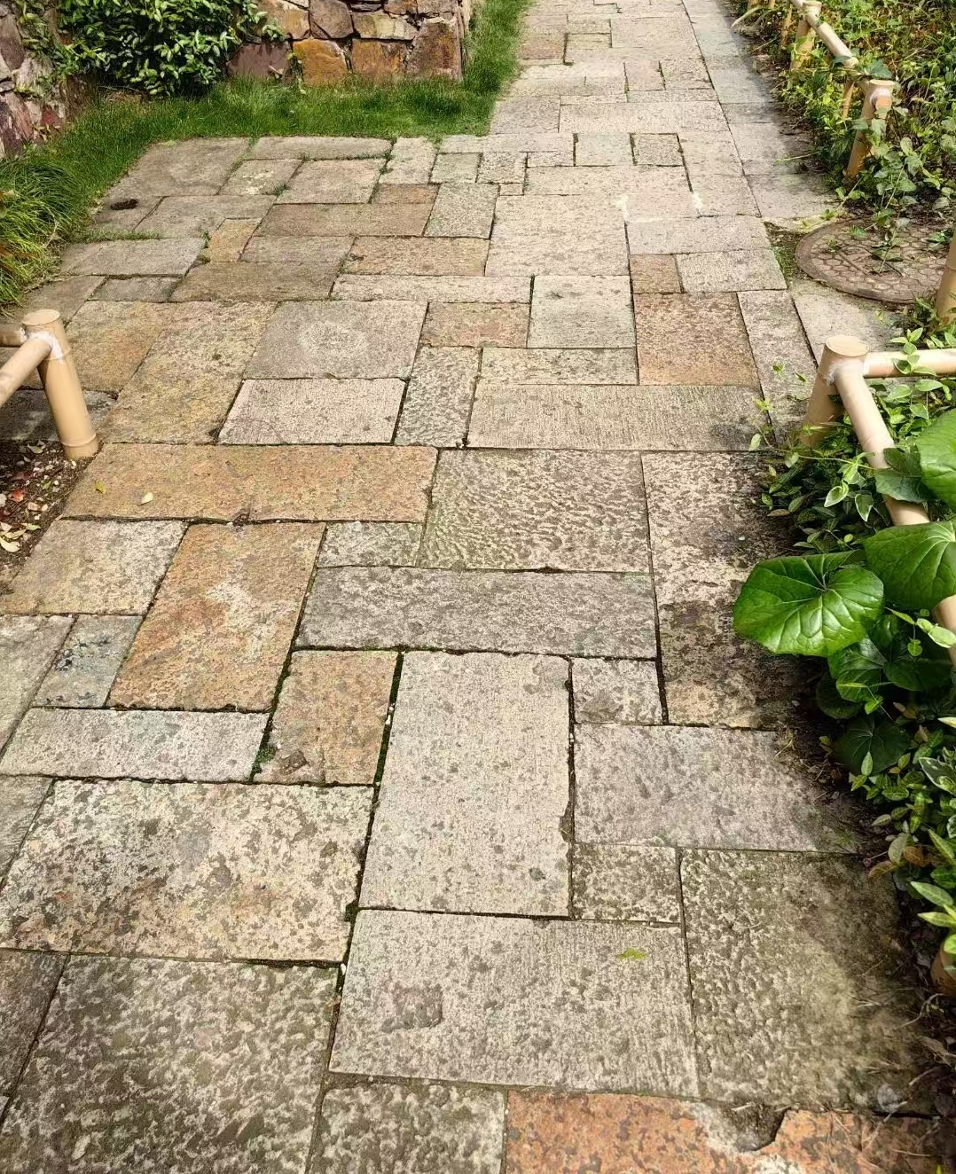 复古街道景观老石块铺地石 花岗石条石铺地石 仿古旧石条厂家 