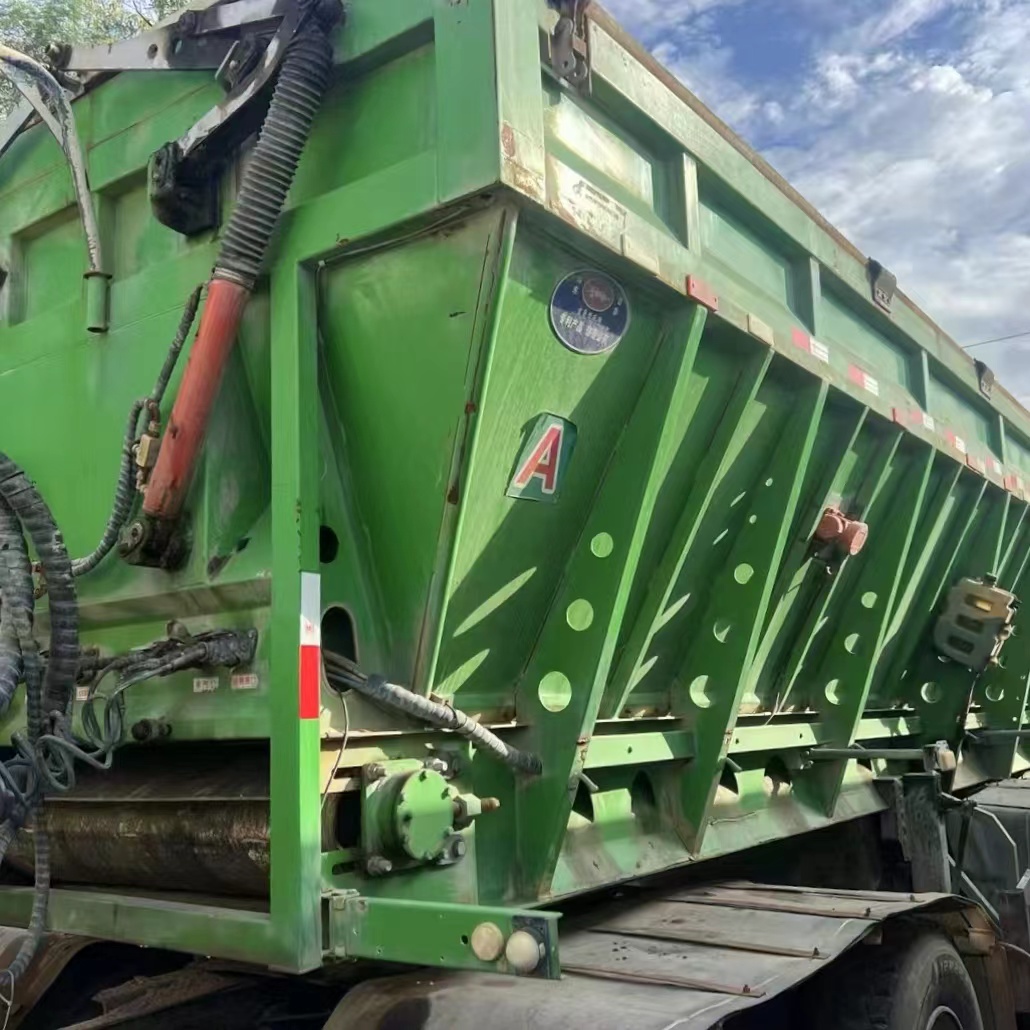 9米吉鲁履带挂 高度1.6米，高皮带1.3米宽 带原装液压盖板 21年7月