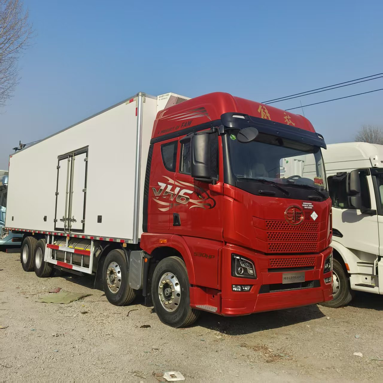 9米6解放鹰头燃气冷藏单车 双汽罐 潍柴530马力