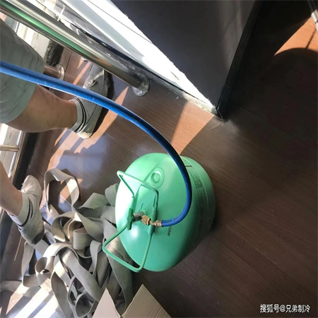 西宁海湖新区空调维修电话+上门空调移机安装拆装加氟清洗