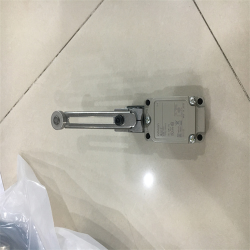 欧姆龙OMRON带电缆的接插件XS2F-D421-DA0-F 