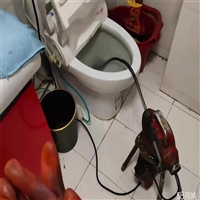 西安东二环安装马桶上水软管漏水-更换维修水箱配件漏水