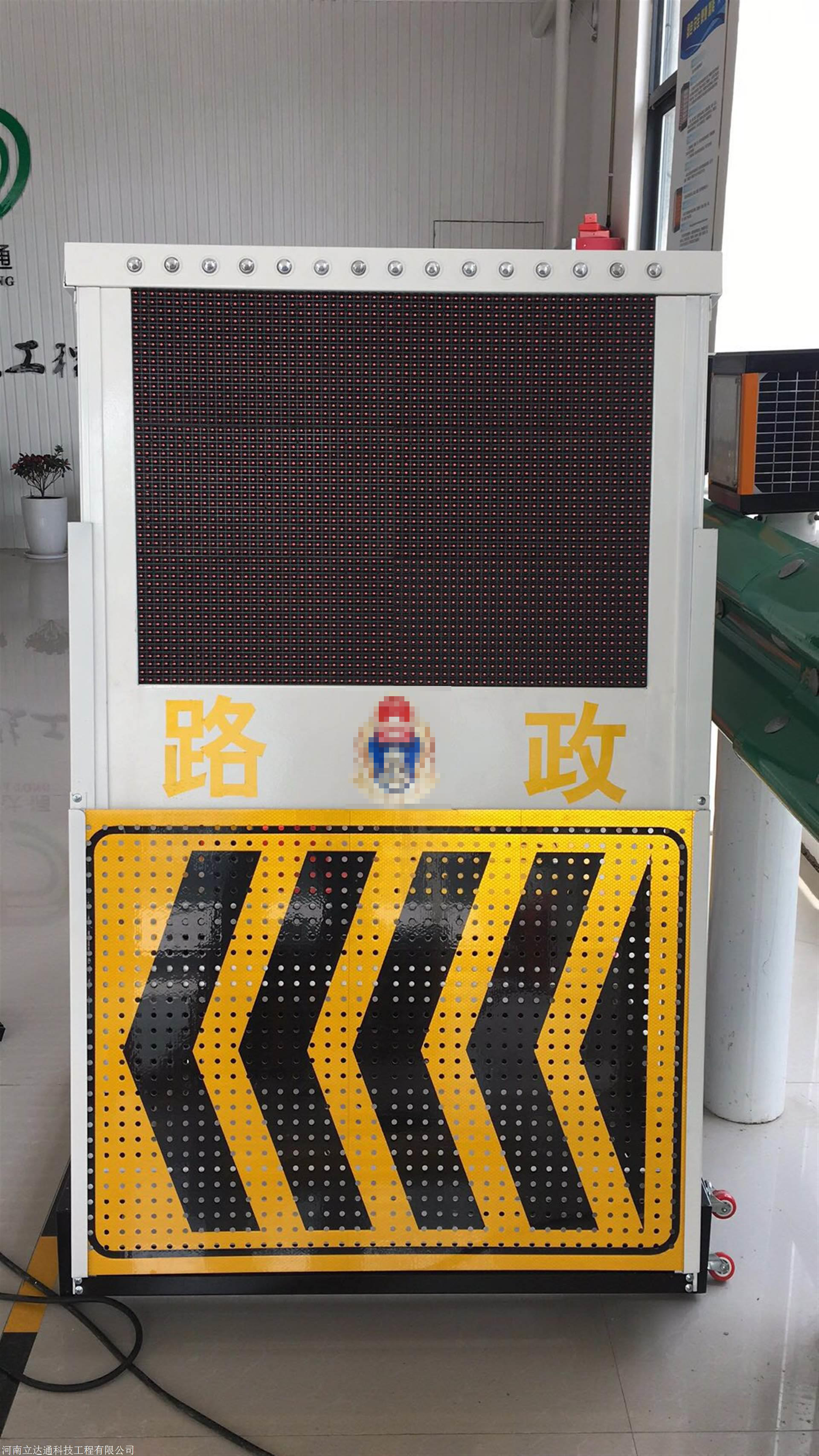 立达通大量批发便携式伸缩诱导屏