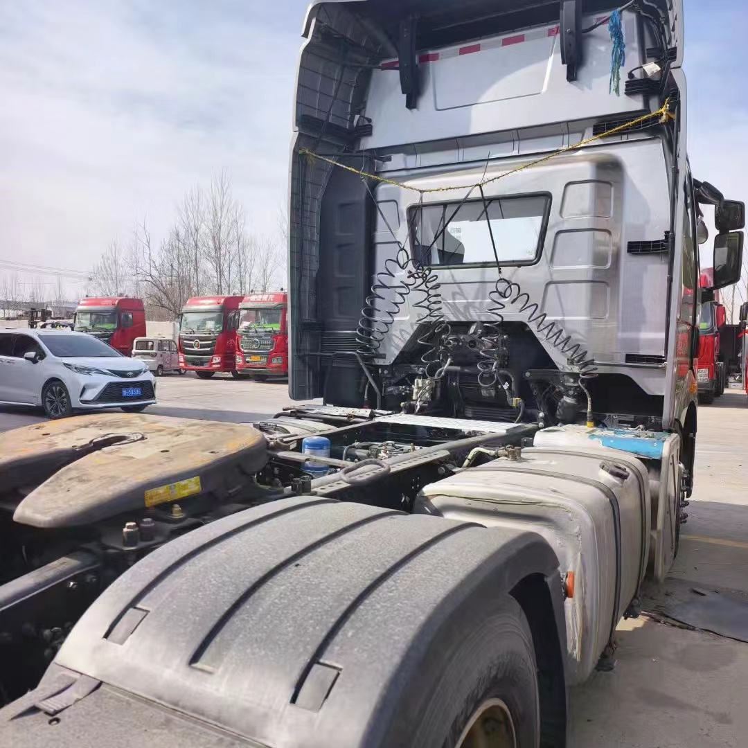 解放J6E 23年11月国六，520马力锡柴发动机 伊顿变速箱