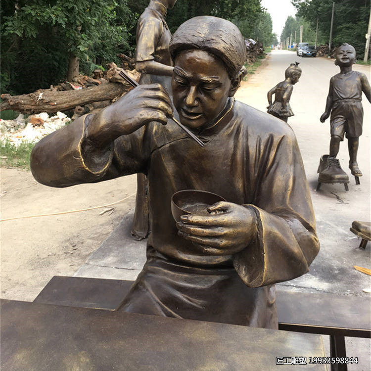 玻璃钢仿铜吃面条人物雕塑