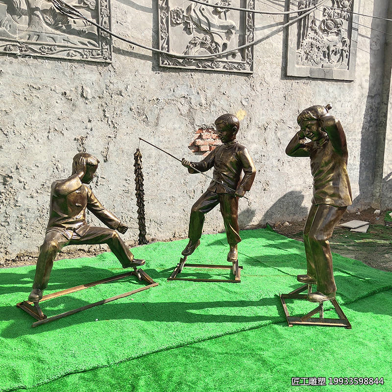 玻璃钢仿铜小孩放炮人物雕塑