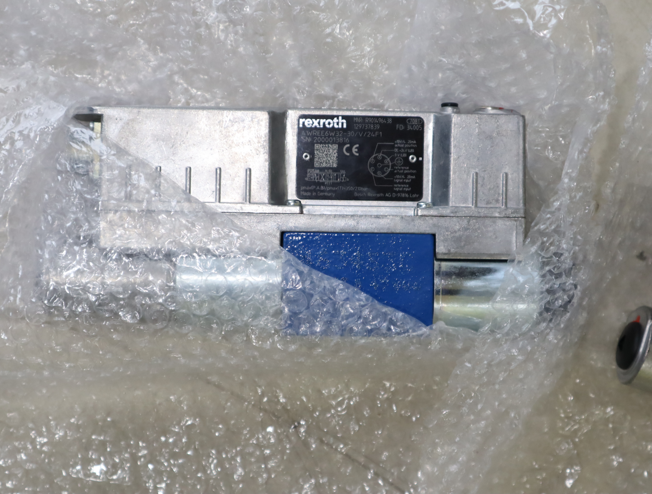 4WREE6W32-30/V/24F1 R901496438 德国力士乐REXROTH比例阀