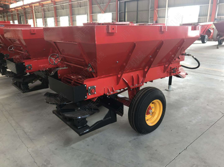 拖拉机牵引撒肥车 养殖场粪肥撒粪车 自走式抛粪车