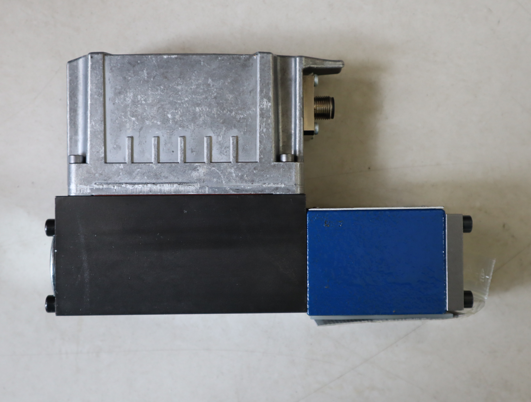 4WRPEH6C4B12L-32/M/24L1 R901462158 德国力士乐REXROTH比例阀