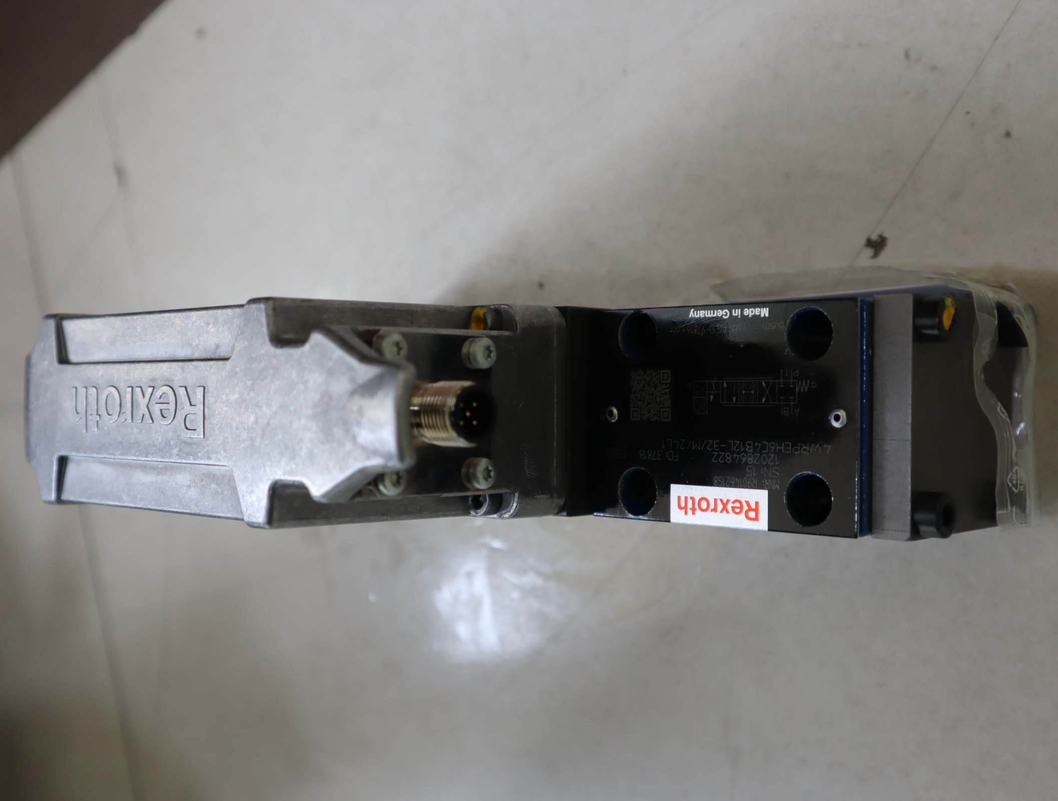 4WRPEH6C4B12L-32/M/24L1 R901462158 德国力士乐REXROTH比例阀